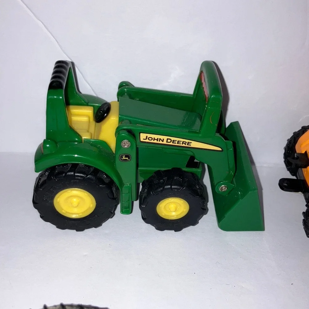 Farm & Construction Heavy Equipment Tractors Toy Assortment of‎ 7 Vehicles